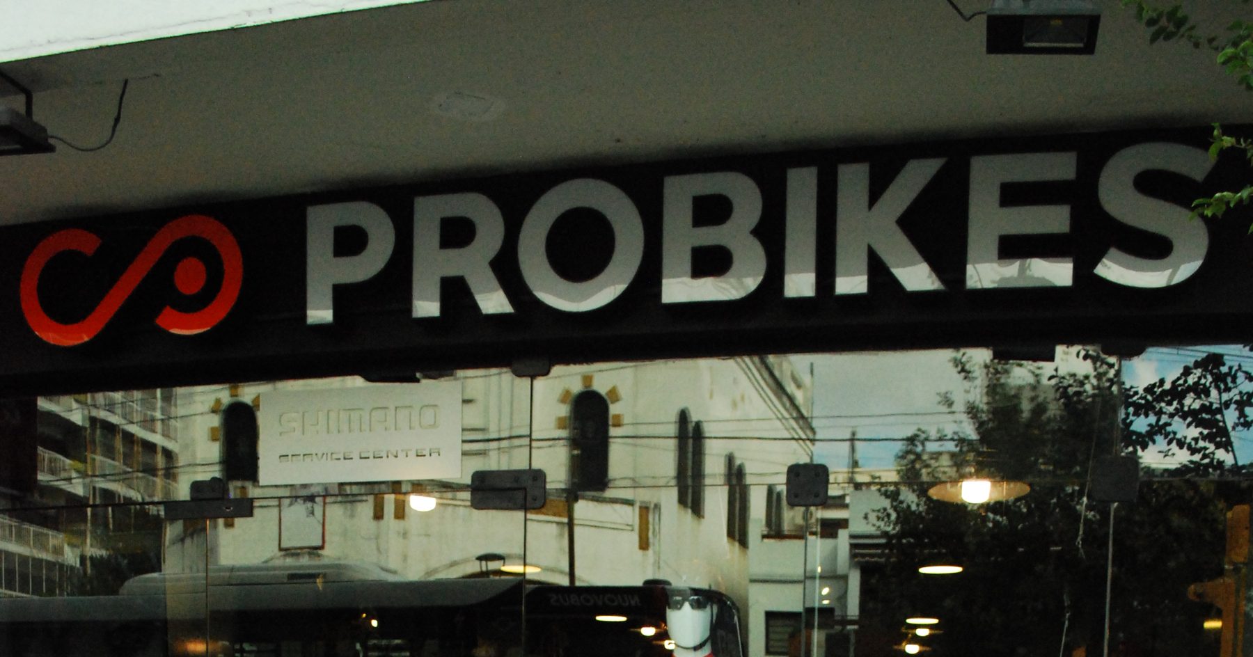 Frente del local de Probikes en Av. Gaona 2783